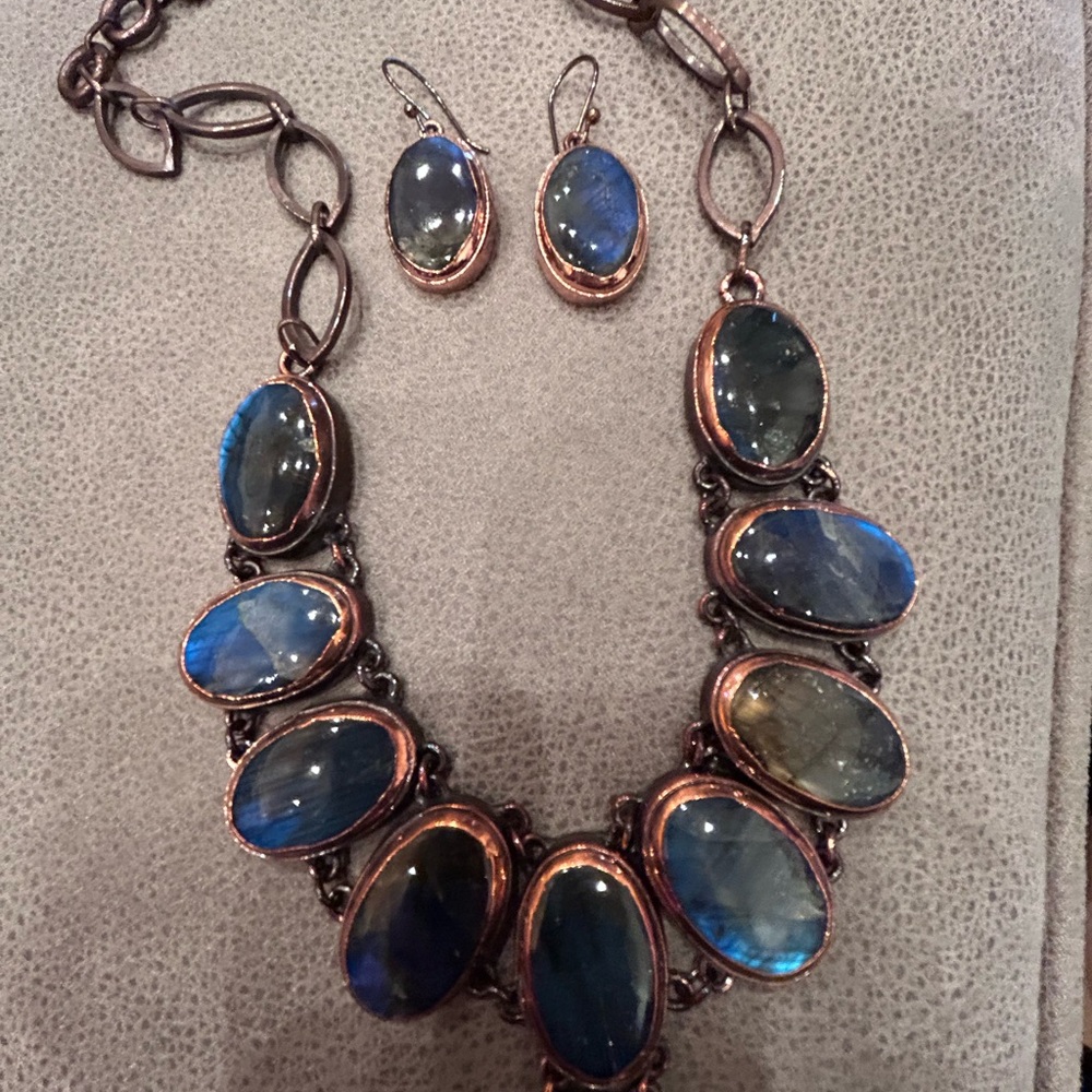 Gorgeous labradorite necklace set in copper 
With matching earrings